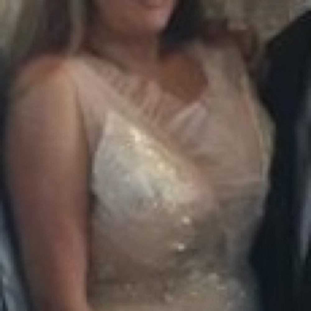 WEDDING DRESS - Picture 2 of 4